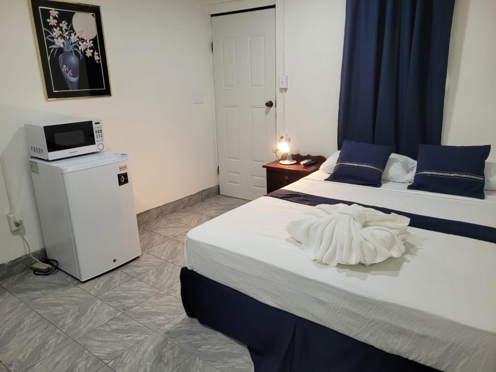 Saint Charles Inn, Belize Central America Punta Gorda Bagian luar foto